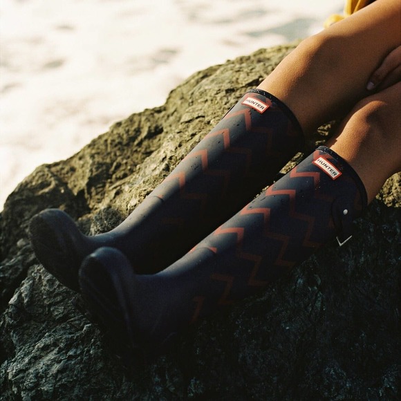 Hunter Original Rowing Plazer Tall Rb Zigzag In Maritime Blue Sundried Red 7 - Picture 2 of 12